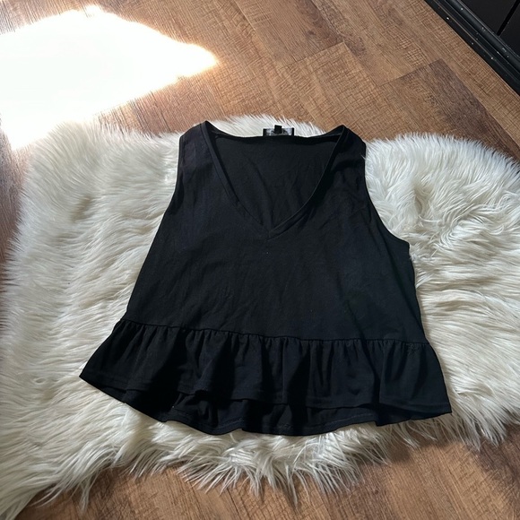 LULU’S Kinsey Black V-Neck Ruffled Crop Top - Picture 2 of 3